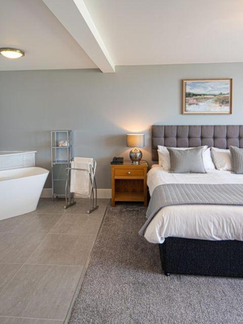 Gwbert Hotel Cardigan Bagian luar foto